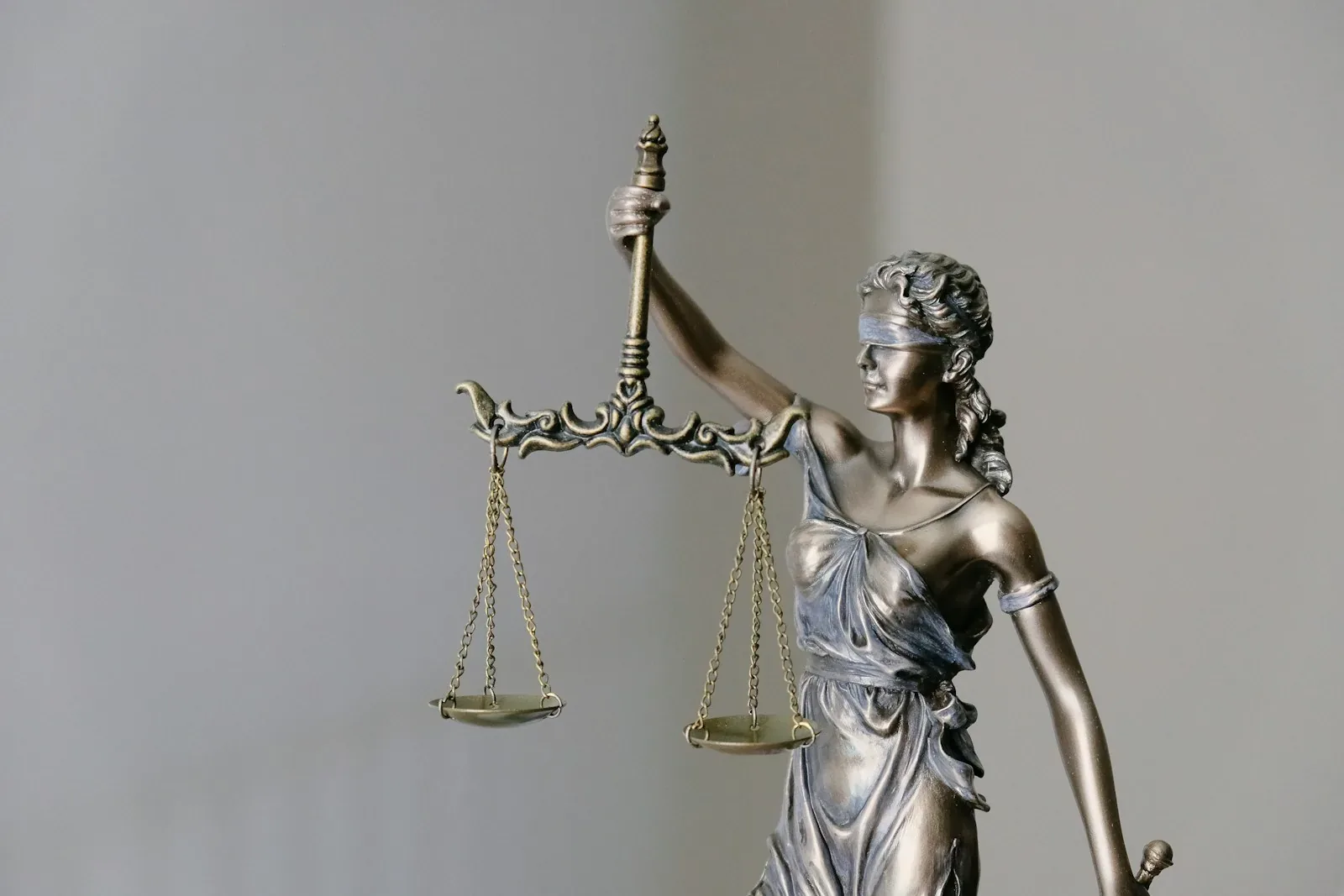 Legal contract under fee-earner review